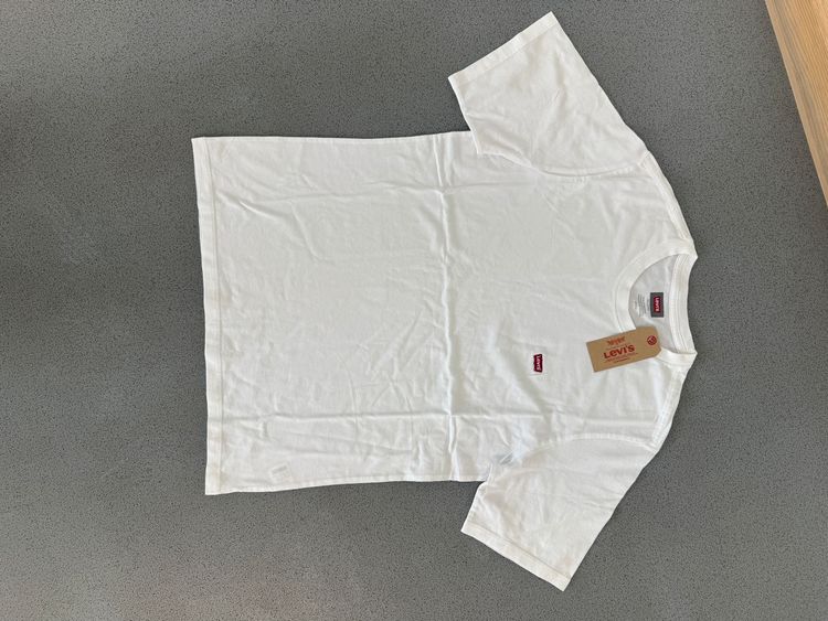 Levi'S White T-Shirt
